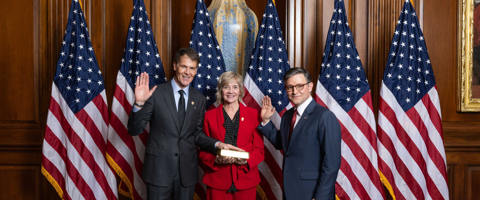 Rep Shreve being sworn in